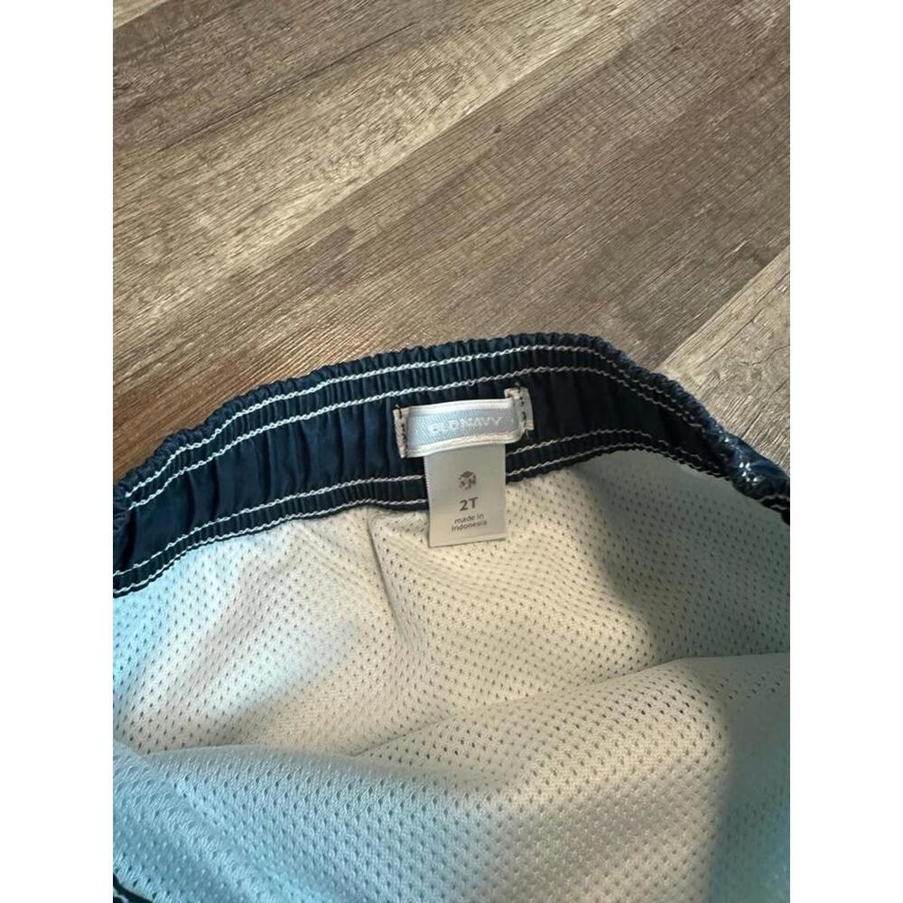 Old Navy Toddler Boy's Swim Trunks Set - Picture 3 of 4